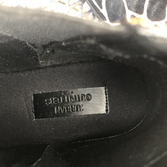 Urban Outfitters Giraffe Print Pony Hair Pola Chelsea Boot size 6 - Picture 7 of 9